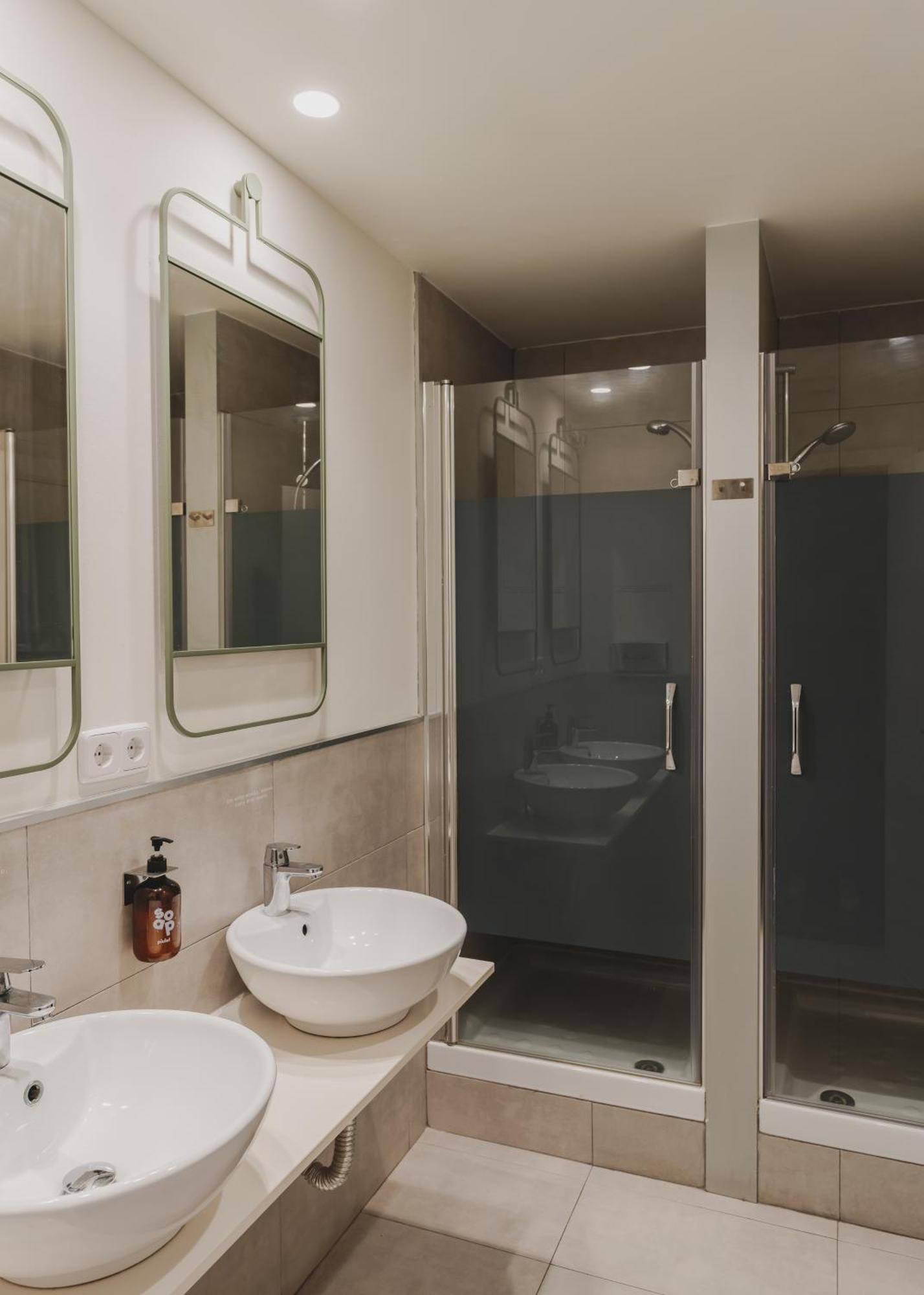 Piulet Hostel Барселона Экстерьер фото