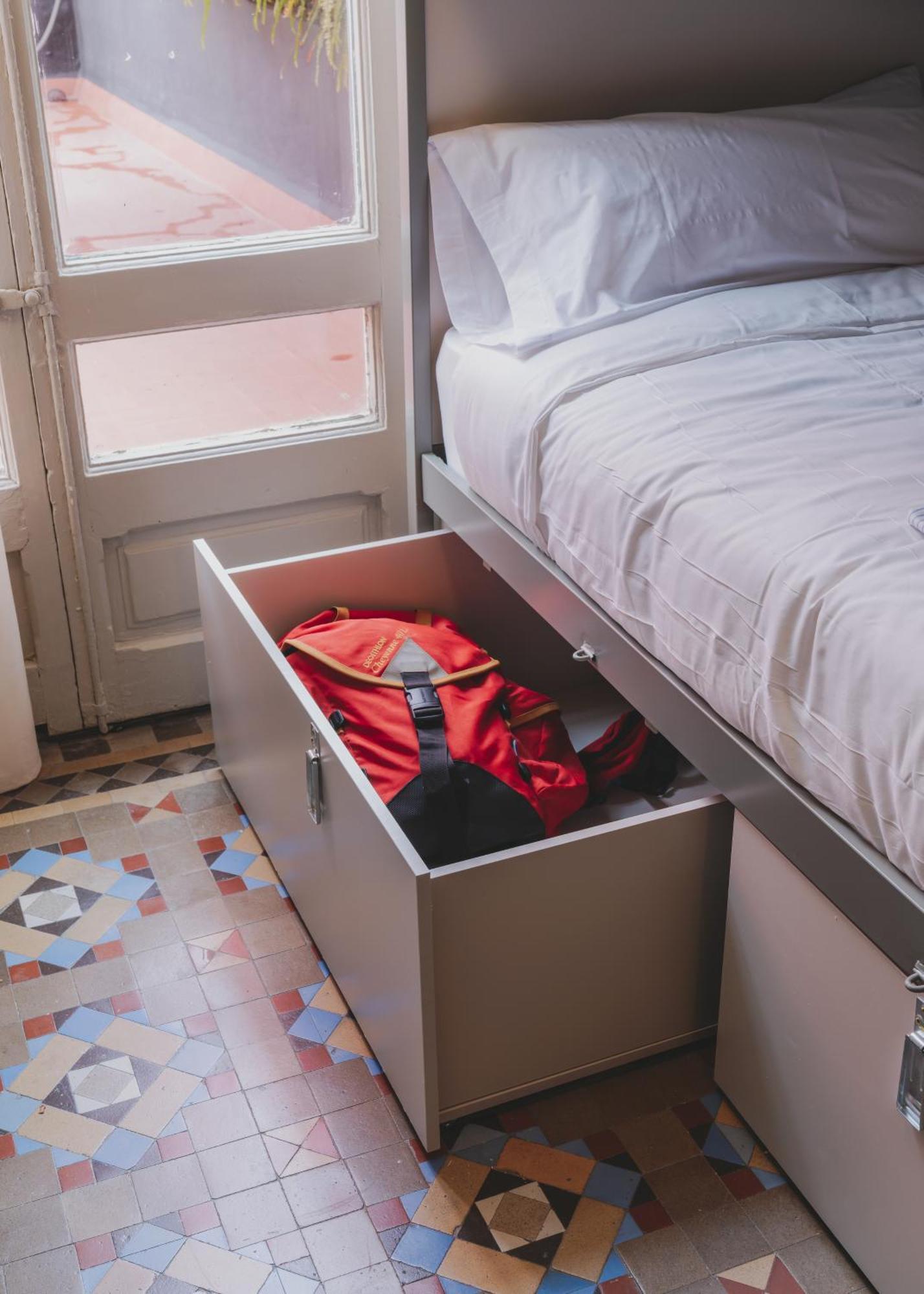 Piulet Hostel Барселона Экстерьер фото
