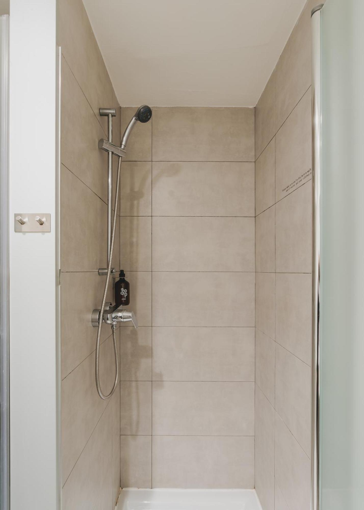 Piulet Hostel Барселона Экстерьер фото